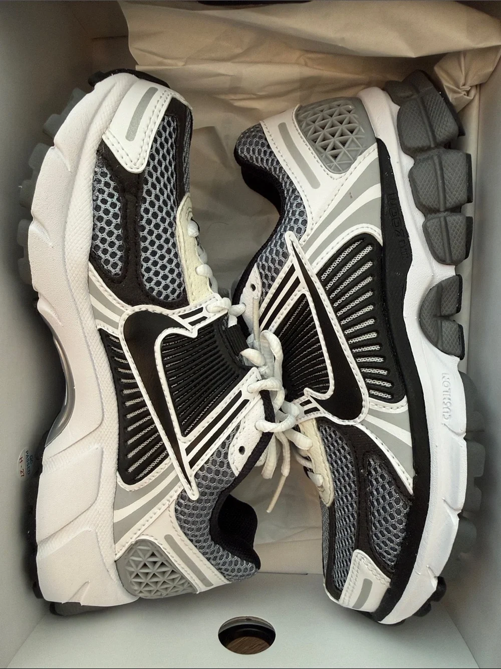 Nike Women's Black White Gray Mesh Running Sneakers